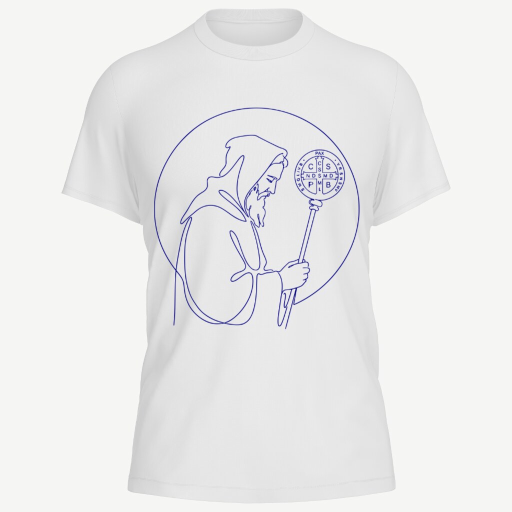 Camiseta branca vista de frente, com São Bento desenhado em azul mariano no peito: figura de perfil, de hábito e capuz, segurando o báculo de abade encimado pela medalha de São Bento — tudo em traço contínuo de uma linha só, dentro de um círculo.