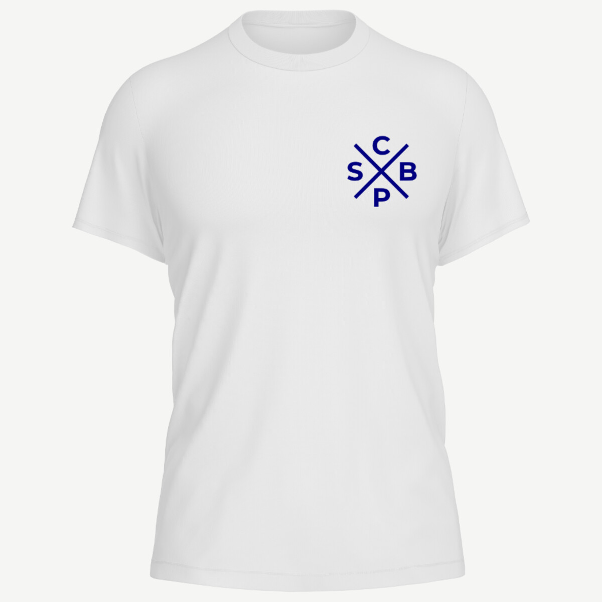 Camiseta branca vista de frente, com o monograma CSPB da cruz de São Bento impresso em tamanho pequeno no peito, em azul mariano.