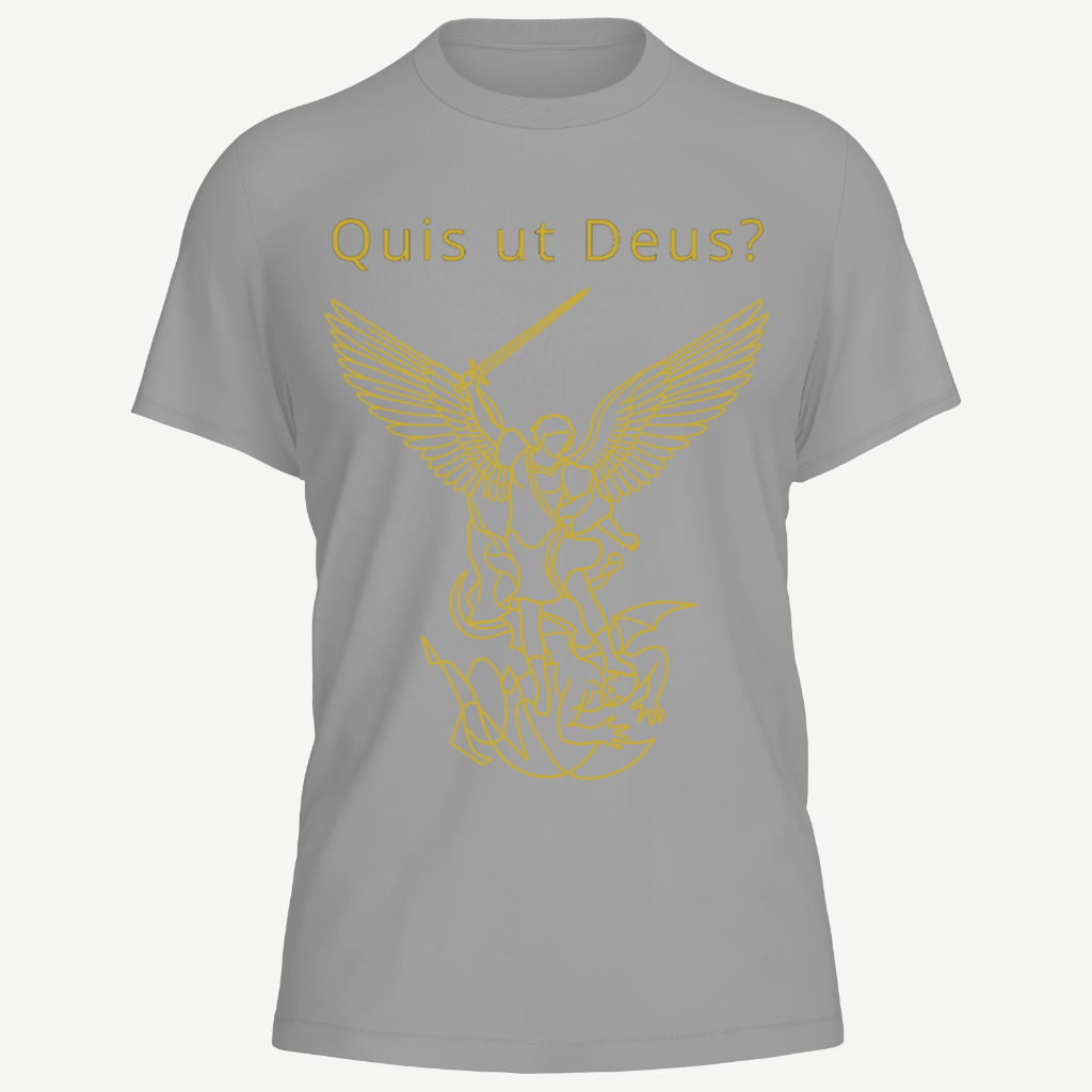 São Miguel Arcanjo com espada erguida e asas abertas, pisando sobre o dragão vencido; acima, o dístico Quis ut Deus?, em contorno dourado sobre camiseta cinza mescla.