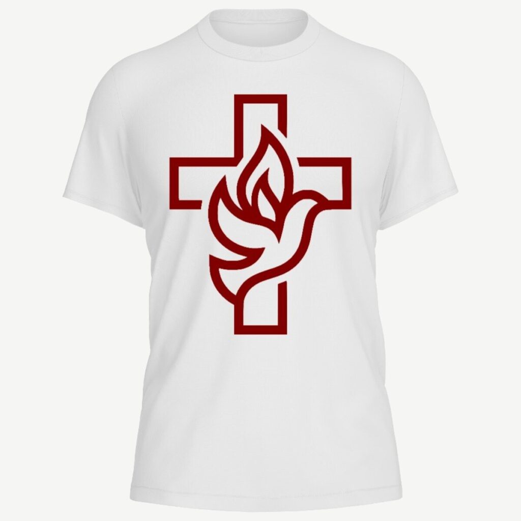 Camiseta dry fit branca vista de frente, com a cruz vazada e a pomba da Santa Arte Católica impressas em grande no peito, em bordô.