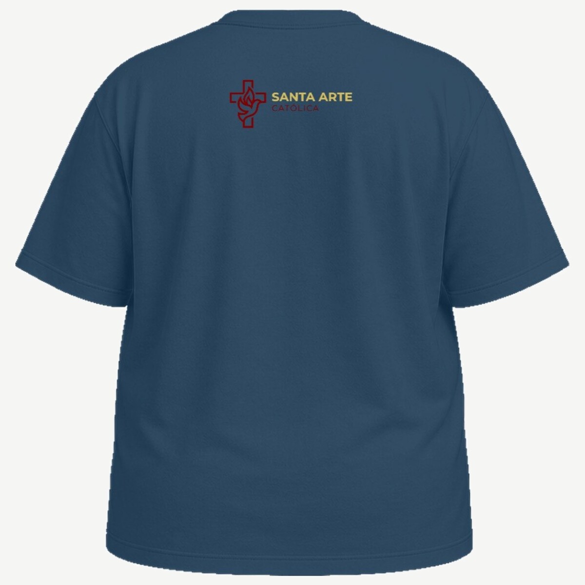 Camiseta plus size azul-marinho vista de costas, com a marca Santa Arte Católica impressa em tamanho pequeno no alto das costas.