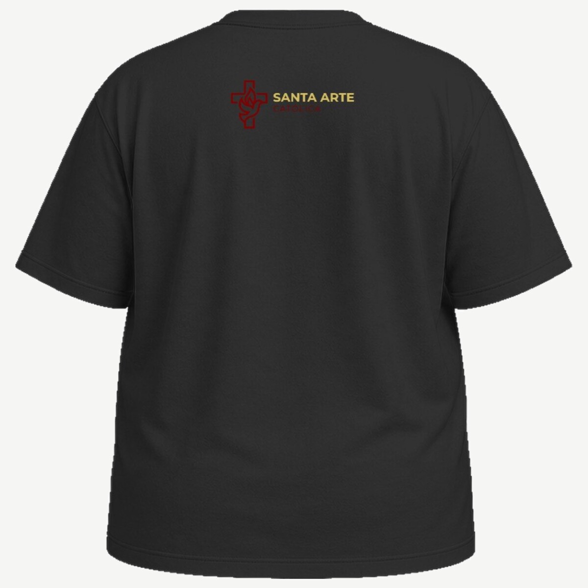 Camiseta plus size preta vista de costas, com a marca Santa Arte Católica impressa em tamanho pequeno no alto das costas.
