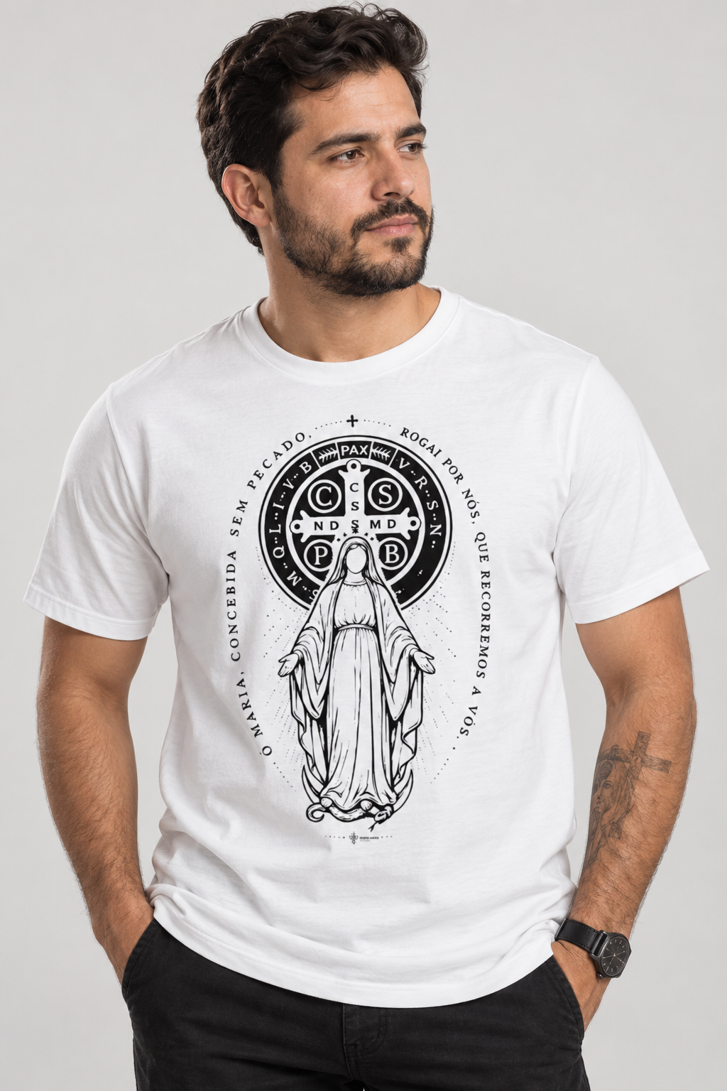 Nossa Senhora sobre a Cruz Sagrada - modelo vestindo (branca)