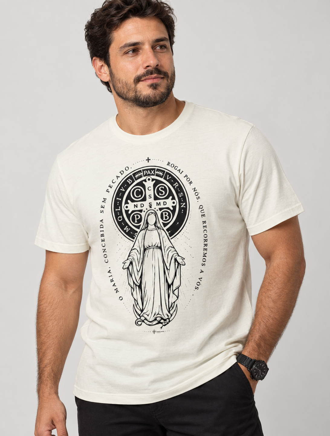Nossa Senhora sobre a Cruz Sagrada - modelo vestindo (offwhite)