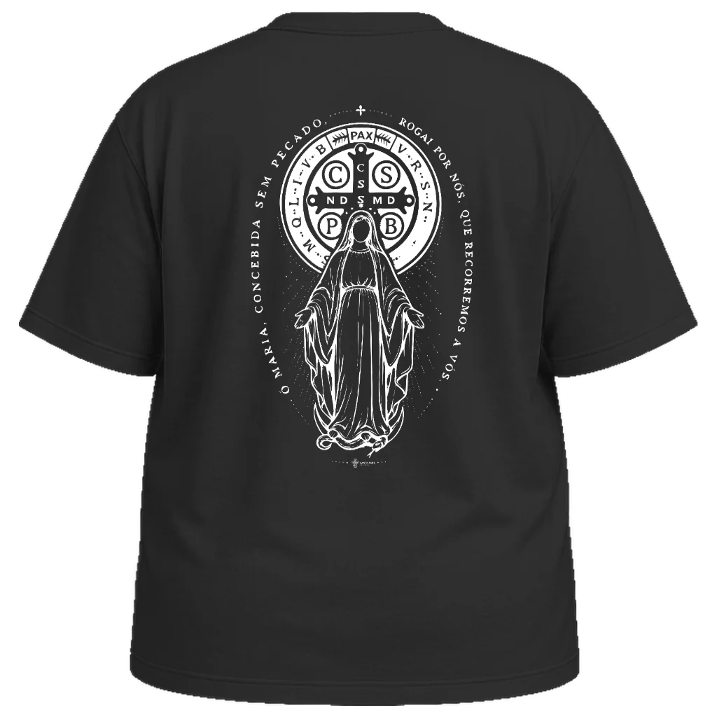 Camiseta Plus Size Nossa Senhora sobre a Cruz Sagrada — Preta — Costas